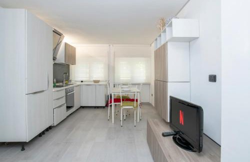 Pescara Apartment | Sul mare in centro con 2 camere e posto auto a maggio ed agosto