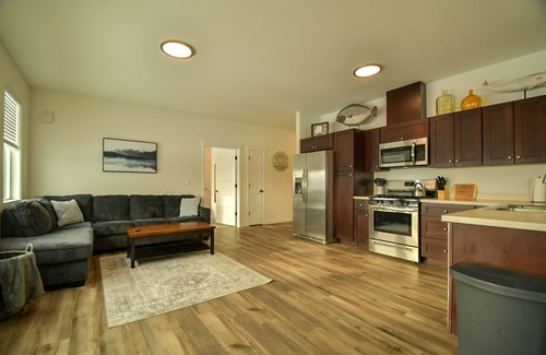 Kachemak Cabin | Summer 2026 Dates Open! Glacier and Mountain Views!