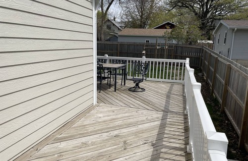 Clear Lake House | Summer Breeze - Newly Remodeled Quaint Home - 7 blocks from beach
