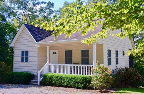 Jamestown House | SUMMER DATES OPEN🚤 🎉79 FIVE ⭐️ Reviews Golden Tee Golf, Ping Pong, Foosball table