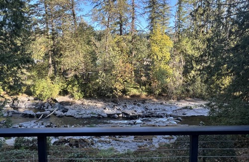 Battle Ground House | Summer Dreams Come True at The River House Retreat! 10 min to Battle Ground,