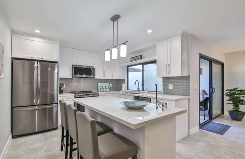 Palm Desert Condo | Summer Escape: Save 25% Now!