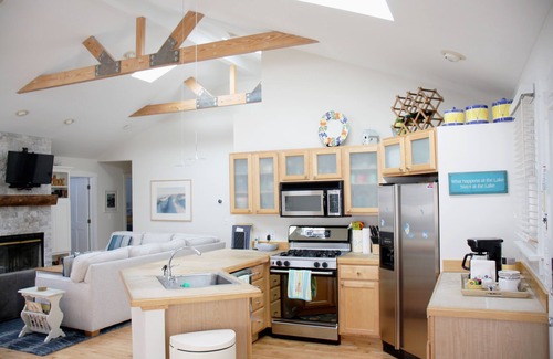 Lakeside Cottage | Summer Getaways Still Available! Short walk to a private beach!