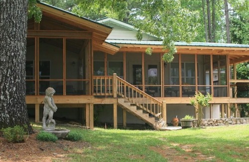 Eclectic House | Summer Haven at Lake Martin 3 Bedroom.3 Full Baths.Beach