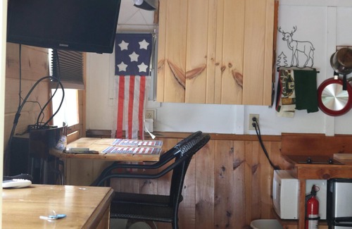 Alton Bay Cabin | Summer house no. 3 'The tool shed'