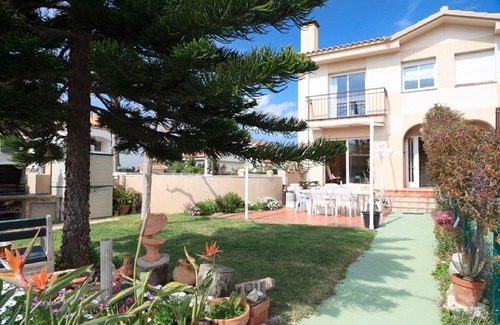 Miami Platja Ski Chalet | Summer House with Private Garden, BBQ & Pool · UHC CASA MAGNOLIA