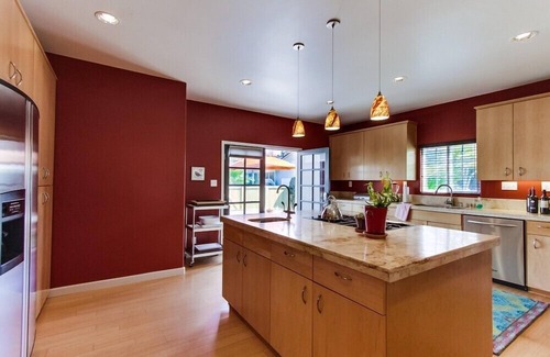 Sunset Cliffs House | Summer is coming! The Grande House in Sunset Cliffs: Fenced Yard, Pet-Friendly, and Bikes!