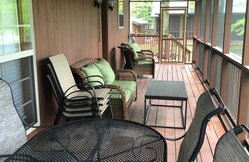 Scottsville House | Summer Lake Time. Barren River Lake. Big yard for Family Fun