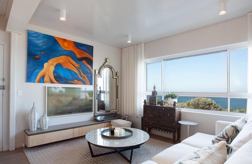 Bronte Apartment | Summer Love Clovelly (IH) - Arty beachside 2 bedroom apartment with parking and ocean views