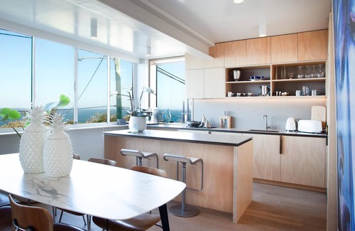 Bronte Apartment | Summer Love Clovelly (IH) - Arty beachside 2 bedroom apartment with parking and ocean views