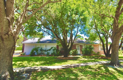 Tequesta House | Summer Pricing! Coastal Village Retreat in Tequesta Village of Jupiter