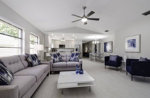 Naples Park House | SUMMER PROMO! Designer House, Heated Pool & Spa, close to beaches, FREE Bikes