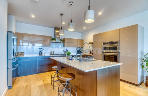 Southern Crossing Condo | *Summer Specials* Modern and Luxury Meet at The Atrium