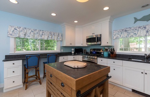 Kennebunkport Cottage | Summerhill - Fully Renovated Cottage - Walk to Beach, Town and Marina