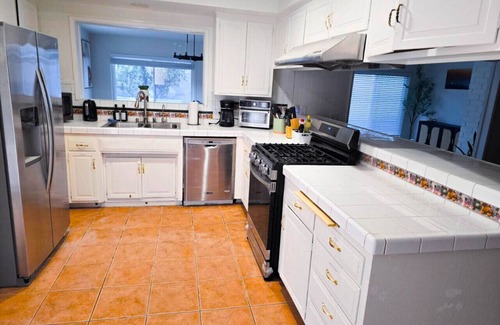 Hacienda Heights House | Summerset Hideaway Pool w/tub BBQ - 4 bedrooms