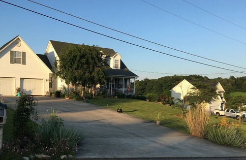 Vine Grove Apartment | Summerset private apartment in the quiet country.