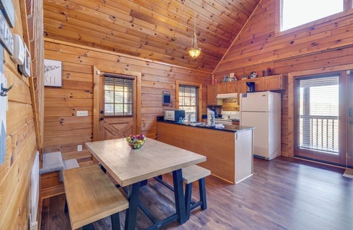 Sevierville Cabin | Summertime Swims & Lake Fun, Fall Cocoa by the Fireplace & Year-Round Hot Tub Dips - Lakeview Pointe