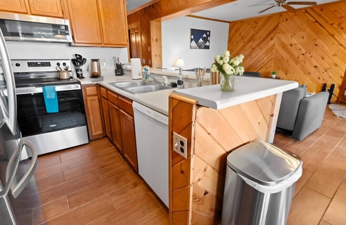 Snowshoe Apartment | Summit 204D 3BR/2BA Across From Village Great Views Free Parking WiFi