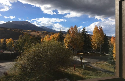 Silverthorne Condo | Summit County Condo - Stunning Views and Convenient Location