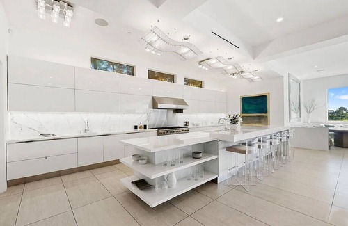 Bel Air House | Summit Serenity: Modern Luxury