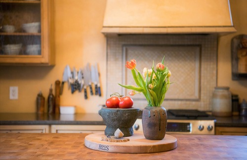 Northeast Santa Fe House | Sun and Ski! Beautiful Downtown Home on 1.5 Acres! Perfect for winter ski trips!