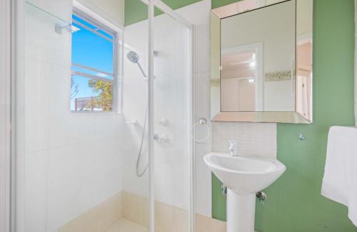 Lake Cathie House | Sun Catcher - ocean views, walk to beach, lake, cafés, shops