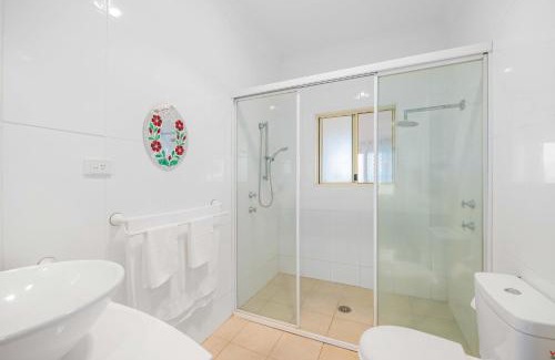 Lake Cathie House | Sun Catcher - ocean views, walk to beach, lake, cafés, shops
