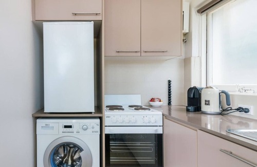North Sydney Apartment | Sun Drenched Ground Floor Studio with Patio