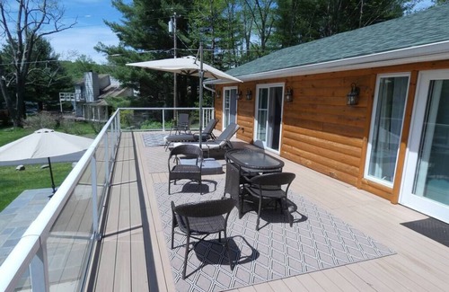 Monticello House | Sun Drenched Lakefront Cove