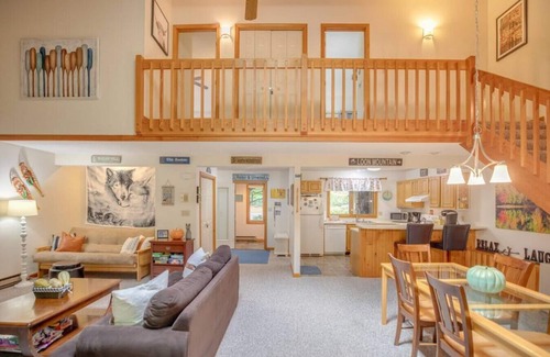 North Woodstock House | Sun & Ski Retreat w/Amenities at Deer Park Resort