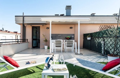 Lucca Historical Center Condo | Sun terrace apartment, fast Wi-Fi, private parking and 4 bicycles
