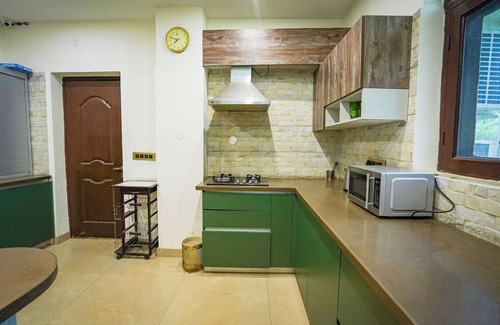 Gurugram Other | Sunahari Bagh- Luxurious 5-bedroom farmhouse in Gurugram with WiFi, AC
