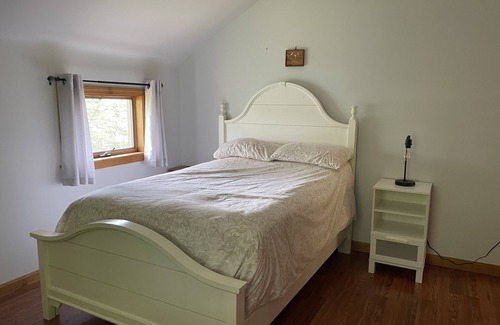 Sutton House | SUNAPEE REGION - LAKEFRONT/SKI VACATION HOME RENTAL