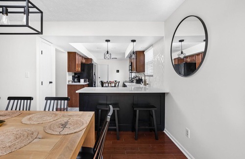 Fishers House | Sunblest Retreat Downtown Fishers Peaceful Neighborhood Family-sized House