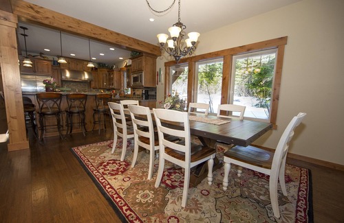 Cle Elum House | Suncadia Home, Sleeps 12, 3Baths, Hot Tub, Bikes, Fire Pit, Pets ok, Open to all