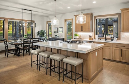 Cle Elum House | Suncadia's Premier 6BR Retreat! On the Course - Walk to the Winery!