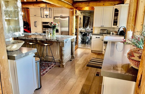 Sundance Cabin | Sundance cabin+casita, sleeps 18, hottub, firepits