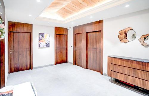 Theog House | Sunday Premium 5 BHK Villa Mihika, Shimla