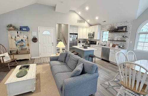 South End Condo | Sunday - Sunday Too Cute.Quite south end of OC- 3 BR -2 bath -PET FRIENDLY