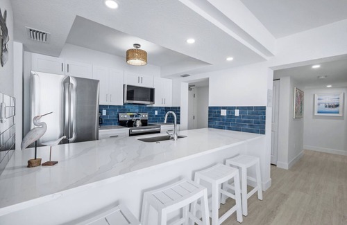 Sanibel Condo | Sundial A210- Two Bedroom Sanibel Condo with Direct Gulf Views. Sleeps 6