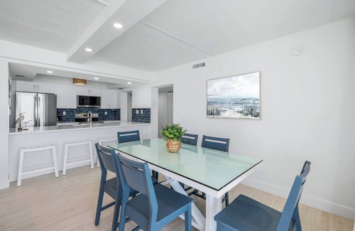 Sanibel Condo | Sundial A210- Two Bedroom Sanibel Condo with Direct Gulf Views. Sleeps 6