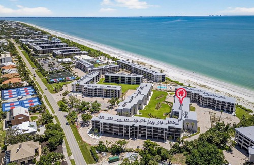 Sanibel Condo | Sundial B201 - Stunning Condo on Sanibel Beach - Steps to the Sand!