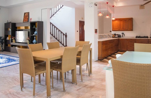 Kathu Villa | Sundrenched Oasis 7BR golf course Pool Villa,center of Phuket,15min-Patong Beach