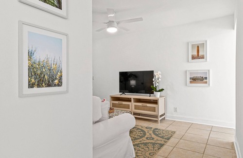 Southside Apartment | "Sunflower Cottage Apt" 2/1