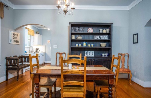 Fredericksburg House | Sunflower Haus | Great Location | Fire Pit