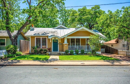 Fredericksburg House | Sunflower Haus | Great Location | Fire Pit