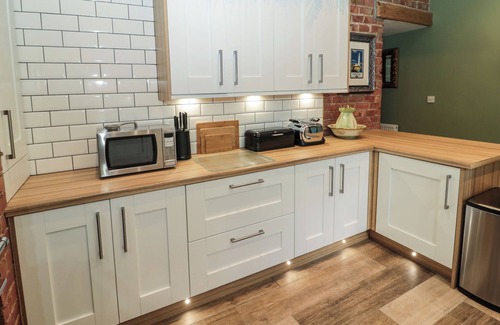 Whitley Bay Cottage | SUNFLOWERS, pet friendly, with open fire in Whitley Bay