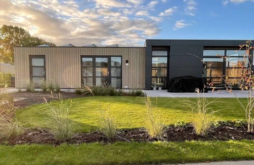 Enkhuizen Ski Chalet | "Sunkiss at the IJsselmeer"