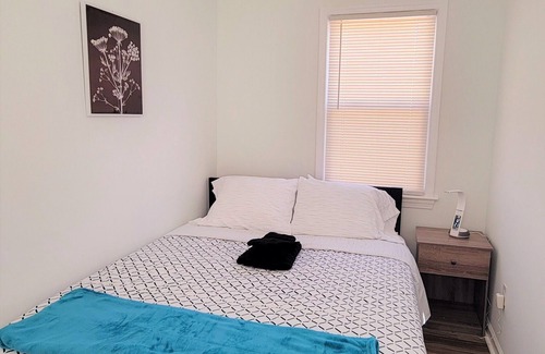 Hillandale House | Sunlight floor apartment in a house w/private parking near Washington DC