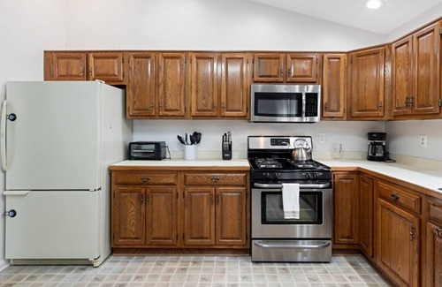 Penfield House | Sunlit 3BDRM in Central Penfield
